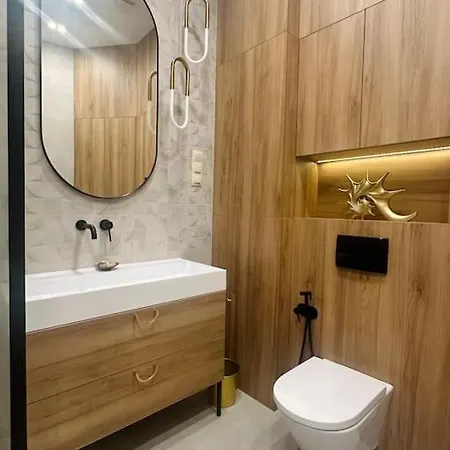 Deak Square, Luxury Anker Palace