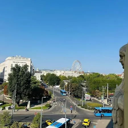 Deak Square, Luxury Anker Palace *